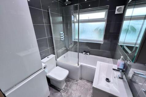 Bathroom b.jpg