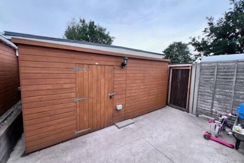 Rear Yard b.jpg