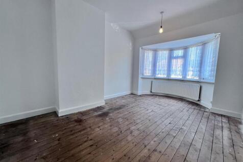 Front Bedroom 1.jpg