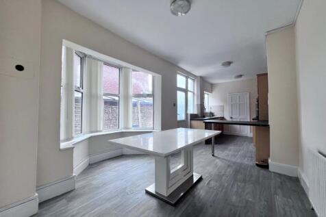 Kitchen Alt e.jpg