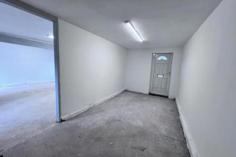 Outbuilding Room 2.jpg