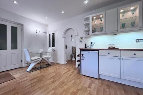 Kitchen Alt b.jpeg
