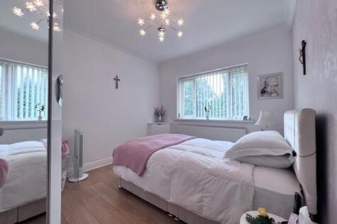 Bedroom 2 (2).jpeg