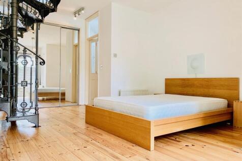 bed room .jpeg