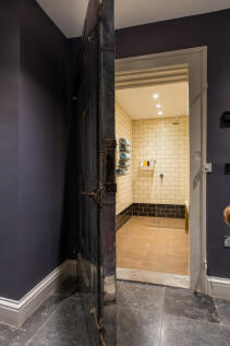 Shower &amp; Change Room