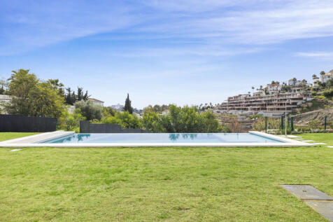 Garden and swimming pool