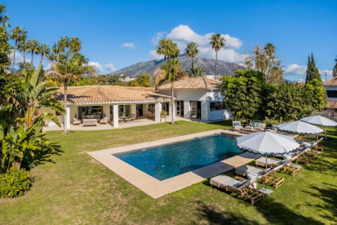 Garden and Swimming pool