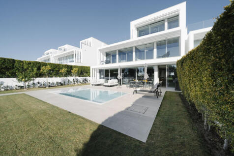 Garden and swimming pool