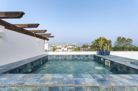 Plunge pool