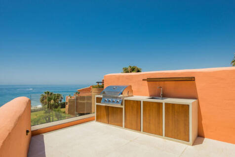 Outdoor kitchen