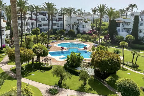 Gardens and swimming pool