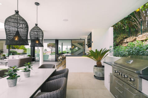 Outdoor kitchen