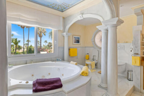 Jacuzzi Bathtub