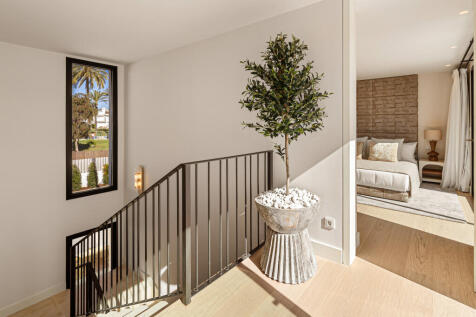 Upper floor bedroom