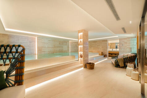 Indoor swimming npool