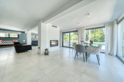 Lounge and dining area
