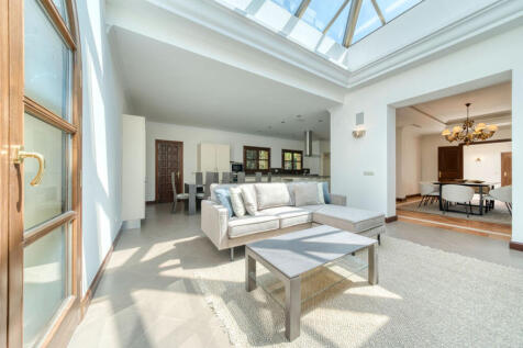 Second lounge