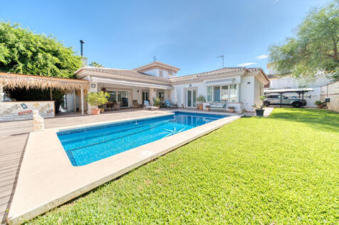 Swimming pool and garden