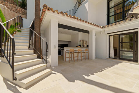 Outdoor kitchen