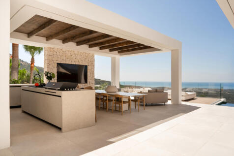 Outdoor kitchen
