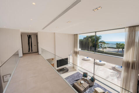 Double high ceilings