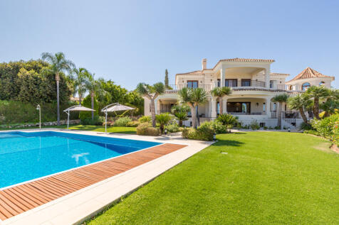 Garden and swimming pool