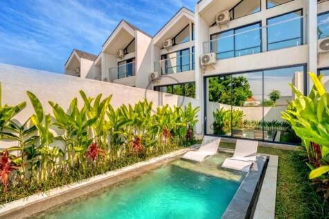 Modern townhouse with a small pool, sun loungers,