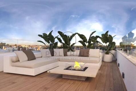 Contemporary outdoor patio with a white sectional