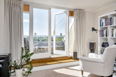 Top Floor Balcony Aspect
