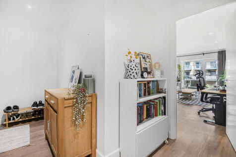 Hallway 2.JPG
