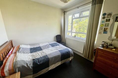 Bed 2 Alt.JPG