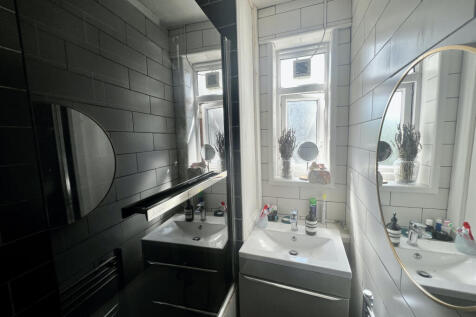Bathroom.JPG