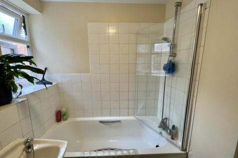 Bathroom.JPG