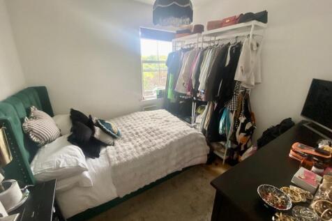 Bedroom 1.JPG