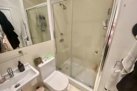 Ensuite.JPG