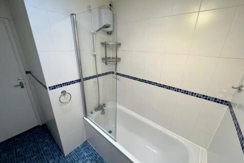 Bathroom 2.JPG