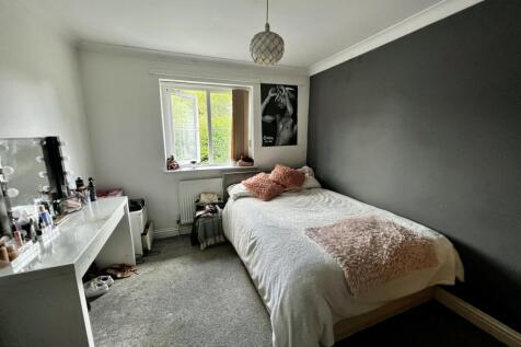 Bedroom 2.JPG
