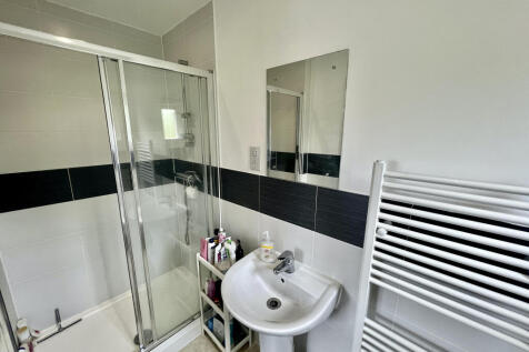 6. Bathroom.JPG
