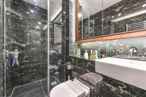 Bathroom 1.jpg