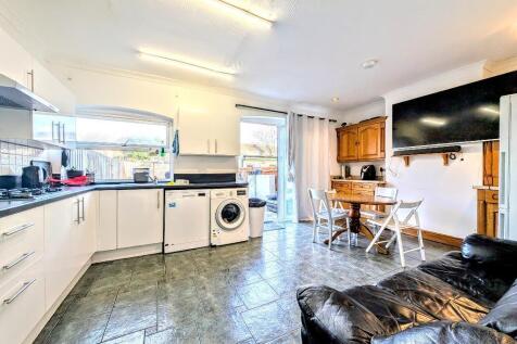 Open plan kitchen / dining area