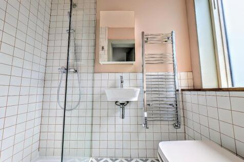 En-suite bathroom