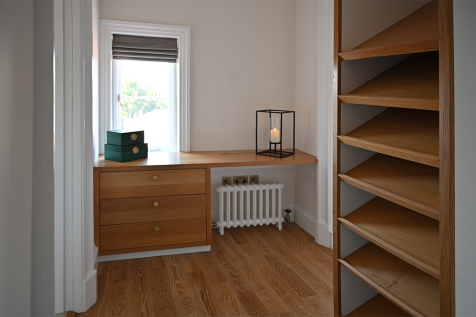 Walk-in-wardrobe