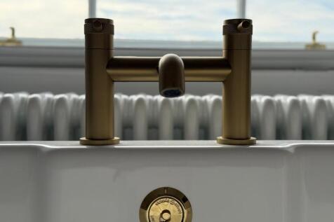 Bath tap