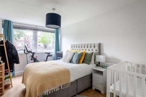 16 Otho Court-7.jpg