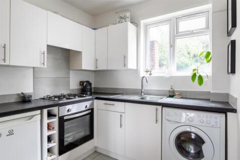 12a Algar Close-1.jpg