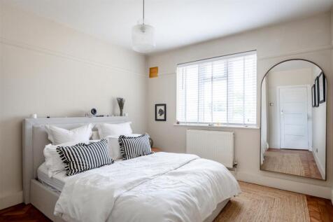 12a Algar Close-11.jpg