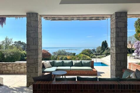 lounge area