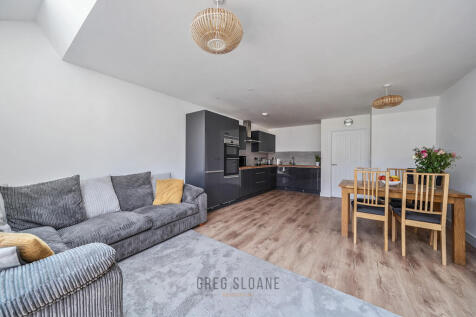 Kitchen / Living Area