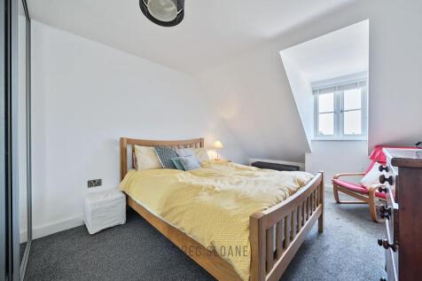 Bedroom 1 (w/ ensuite))