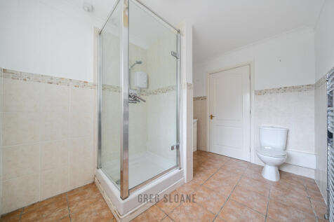 Ensuite to ground floor bedroom